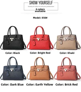 Vue détaillée de grands sacs cabas avec texture gaufrée et fermoirs en métal en six couleurs