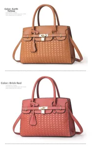 Détails de la texture tissée et du cadenas doré sur le sac à main en cuir PU