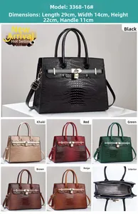 Detailed size specifications of the lizard pattern tote bag showing measurements 29x14x22cm