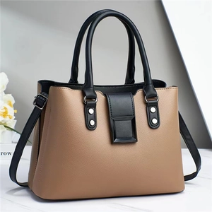 Sac fourre-tout bicolore minimaliste en similicuir camel et noir avec poignée supérieure