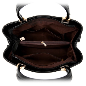 Vue intérieure d'un grand sac cabas noir en PU montrant la doublure et les compartiments