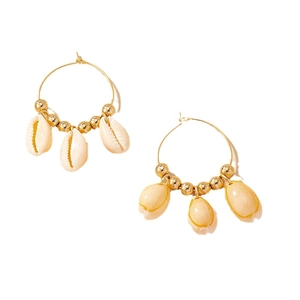Boucles d'oreilles créoles dorées bohèmes avec pendentifs en coquillages naturels