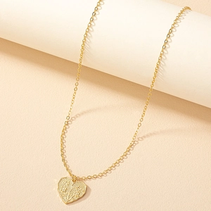 Collier Pendentif Cœur Alliage De Zinc Doré Relief Floral Gravé Te Amo Chaîne Réglable Bijoux Rétro Pour Femmes