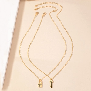 Ensemble de colliers vintage dorés avec pendentifs cadenas et clé coeur pour couples