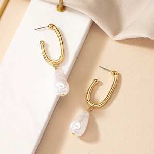 Boucles D'oreilles Pendantes Künstliche Perles Baroques Alliage Zinc Or Crochet En U Bijoux Élégants Pour Femmes