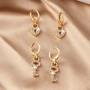 Ensemble luxueux de boucles d'oreilles cadenas et clé en or avec strass brillants