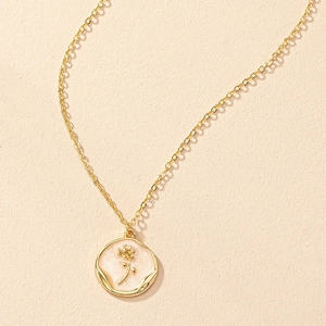 Vintage-Goldkette mit rosa Emaille-Rosenanhänger und flüssigem Metallkantendesign