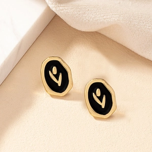 Boucles d'oreilles vintage en émail avec cadre doré irrégulier et motif tulipe
