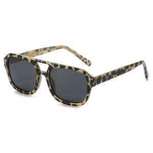 Retro double bridge pilot sunglasses with leopard tortoise shell frame and dark lenses