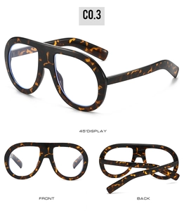 Vue sous trois angles de lunettes à monture écaille de tortue montrant les détails
