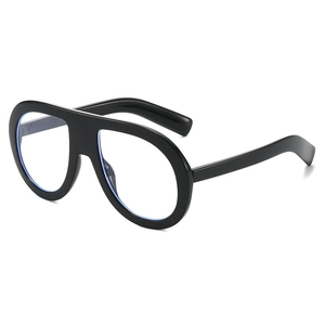 Lunettes noires rétro surdimensionnées avec filtre de lumière bleue, vue de profil à 45°