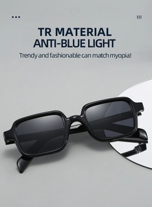 Détail de lunettes de soleil polarisées carrées en TR léger avec lentilles anti-lumière bleue