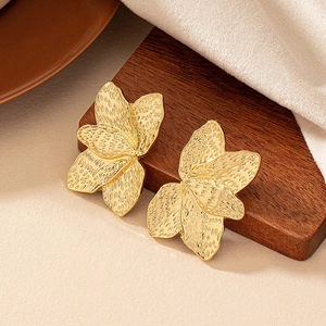 Vintage Exaggerated Flower Petal Stud Earrings 3D Multi Layer Hammered Texture Alloy INS Style Jewelry For Women