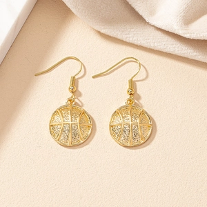Boucles d'oreilles basket dorées pour femmes avec design de sphère en métal texturé