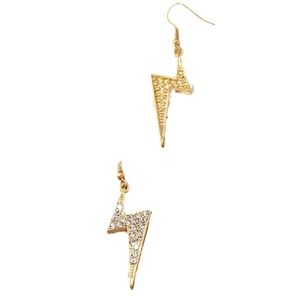 Boucles d'oreilles éclair chic avec texture dorée et pavé de cristaux étincelants