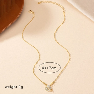 Collier planète doré avec cristaux brillants et une chaîne fine de 43+7cm de long