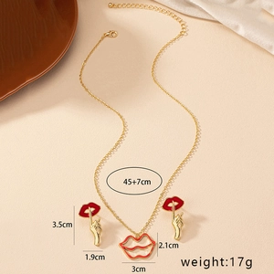 Parure bijoux vintage français avec collier lèvres rouges et boucles d'oreilles dorées