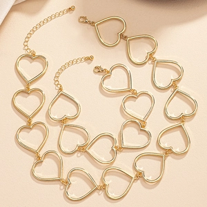 Juego de collares de eslabones de corazón dorado con anillos de metal huecos en forma de corazón