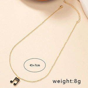 Collier doré avec pendentif note de musique en émail noir et blanc, longueur 45+7cm