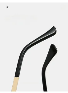 Detail of ergonomic curved metal temples with black tips for square sunglasses