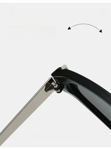 Détail des charnières métalliques de lunettes de soleil pour un pliage fluide et durable