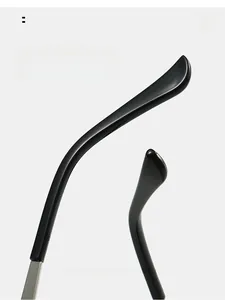 Détail de la branche noire courbée des lunettes montrant le design ergonomique arc