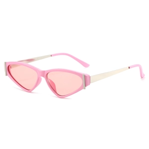 Lunettes de soleil œil de chat rétro avec monture rose et verres roses sur fond blanc