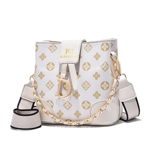 White bucket bag with yellow clover print, featuring a chain and wide shoulder strap