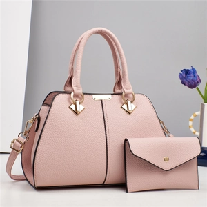 Sac à main rose texture litchi avec bandoulière amovible et petite pochette