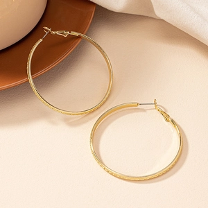 Fashionable large gold hoop earrings with geometric engraved texture for women