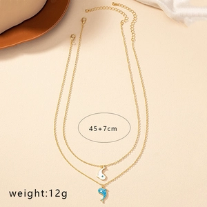 Collier double rang doré avec pendentifs dauphins bleus scintillants, long 45+7cm
