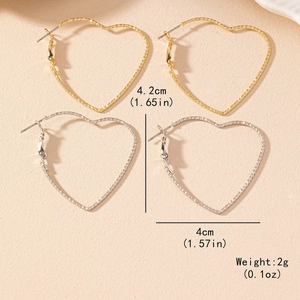 Orecchini a cerchio a cuore traforato in oro e argento con finitura diamantata