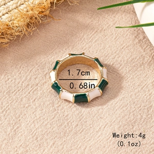 Fashion vintage enamel ring in gold with green and white details, 1.7cm inner diameter