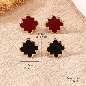 Chic 1.5cm geometric flower stud earrings in red and black with gold plating