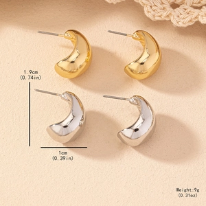 Minimalist C-shaped polished gold and silver bean stud earrings with size measurements