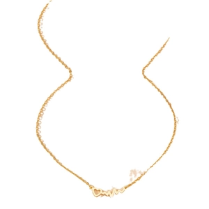 Collier doré minimaliste avec pendentif cœur et ligne de pulsation sur fond blanc