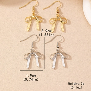 Boucles d'oreilles nœud en métal poli doré et argenté avec dimensions incluses