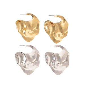 Boucles d'oreilles cœur irrégulier en métal texturé doré et argenté poli