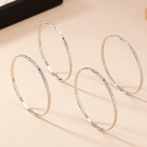 Fashion minimalist diamond textured bangle set with four pieces in polished metal