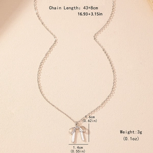 Collier élégant avec pendentif nœud en métal argenté poli et chaîne réglable pour femme