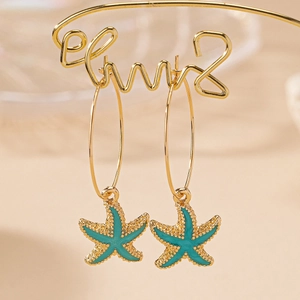 Élégantes créoles étoile de mer dorées avec émail turquoise pour un style estival marin