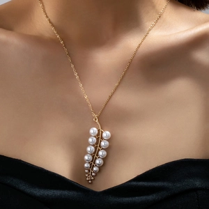 French Style Leaf Pendant Necklace Alloy With White Faux Artificial Pearls Elegant Jewelry Accessory For Women