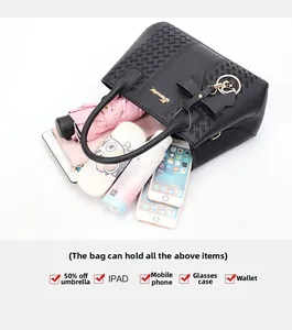 Détail du sac à main noir grande capacité montrant le rangement tablette et accessoires
