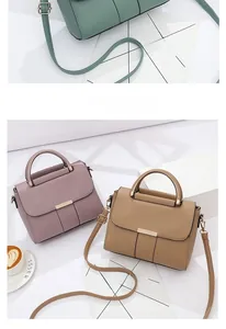 Détail de sacs à bandoulière minimalistes avec garniture métallique et sangles réglables