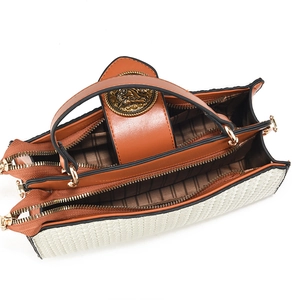 Borsa a mano da donna in tessuto bianco con cinturini in pelle marrone e due scomparti zip