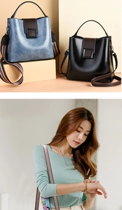 Détail du sac seau bicolore bleu et noir avec bandoulière rayée et rabat marron foncé