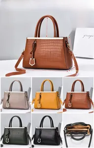 Detailed size guide of stone pattern handbag showing 31x13x20cm dimensions and structure