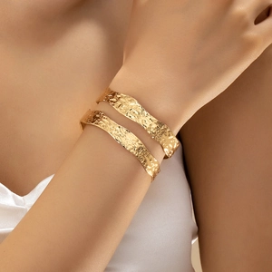 Hammered Texture Cuff Bracelet For Women Alloy Open Adjustable Gold Color Wave Edge Statement Jewelry