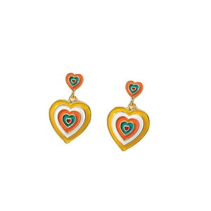 Boucles d'oreilles cœur multicouches colorées avec finition dorée et émail vibrant