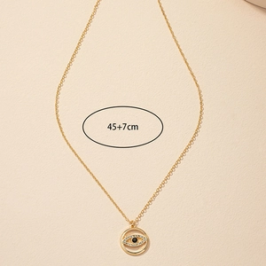 Détail du collier œil protecteur doré montrant la chaîne de 45+7cm et cristaux